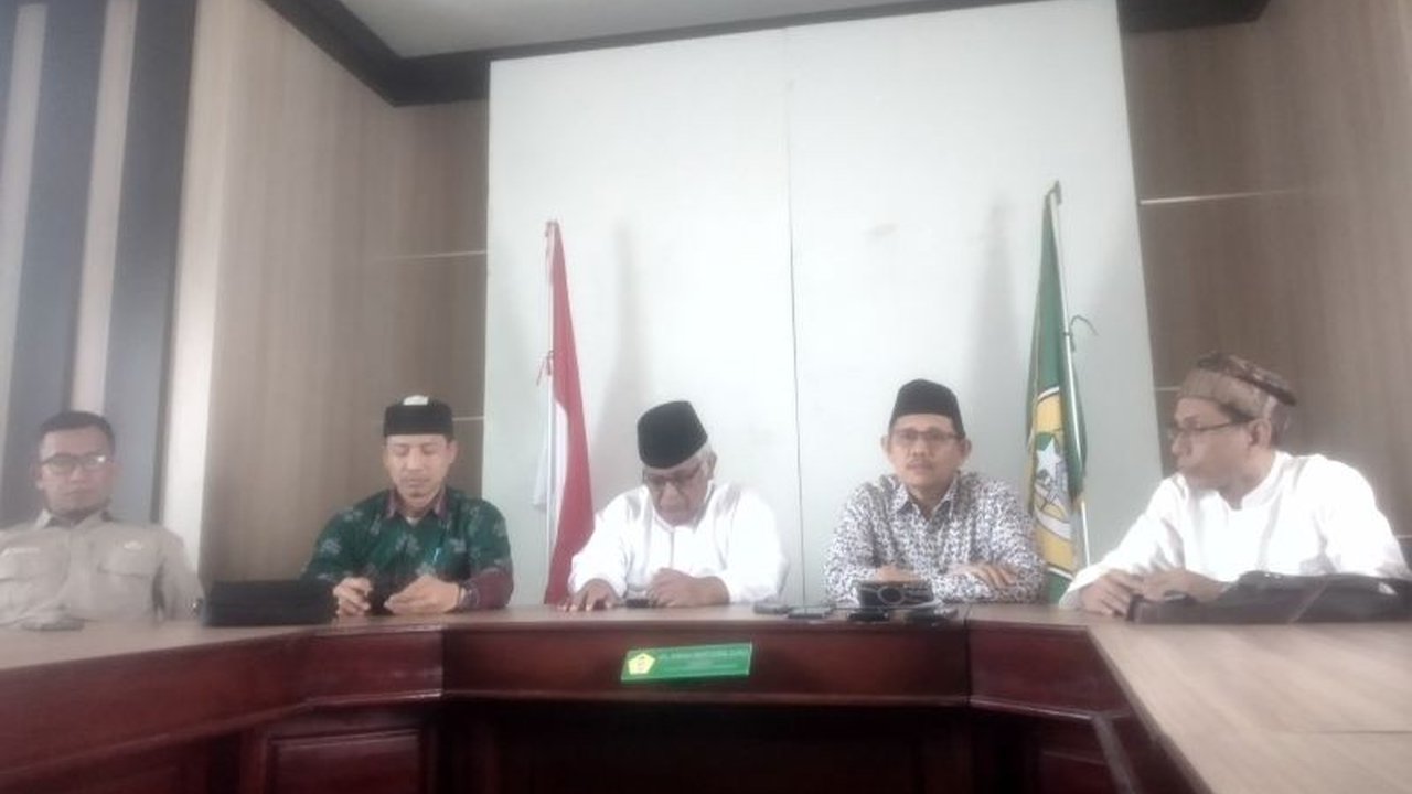 Pengurus Besar Alkhairaat menginstruksikan seluruh komisariat untuk melaporkan Gus Fuad Plered atas dugaan penghinaan terhadap pendiri Alkhairaat, Habib Idrus bin Salim Aljufri, melalui berbagai platform media sosial.