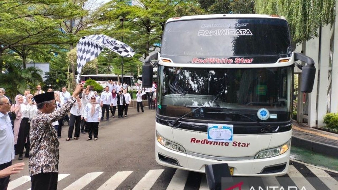 Menteri PU Dody Hanggodo melepas 473 peserta mudik gratis menggunakan 11 bus menuju berbagai kota di Jawa dan Lampung,  program ini bertujuan meringankan beban pegawai dan mempererat silaturahmi.