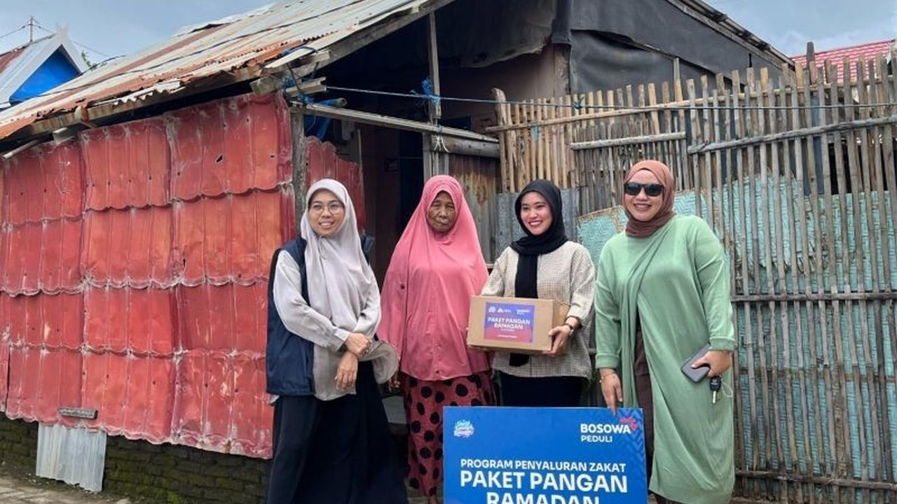 Bosowa Peduli menyalurkan 50 paket pangan untuk warga pesisir di Desa Palalakkang, Takalar, guna meringankan beban ekonomi mereka, terutama selama bulan Ramadhan.