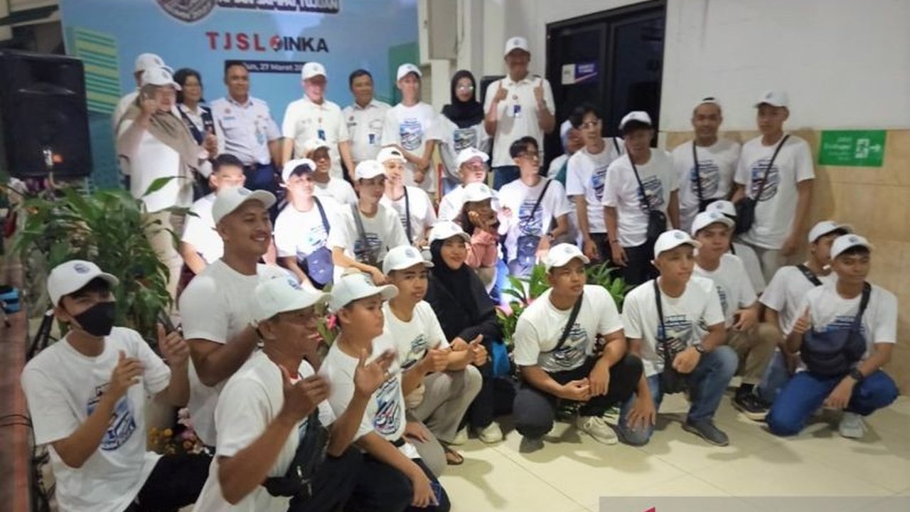 PT Industri Kereta Api (INKA) menggelar program mudik gratis Lebaran 2025 untuk 352 peserta, menggunakan kereta api dan bus, sebagai bentuk tanggung jawab sosial perusahaan.