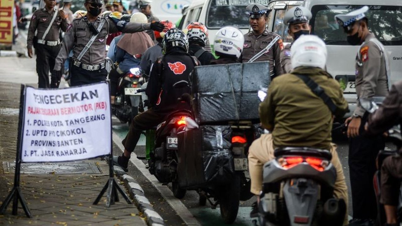 Pemprov Banten memberikan kabar gembira bagi wajib pajak kendaraan bermotor dengan memberikan pembebasan sanksi pajak mulai 10 April 2025 untuk meringankan beban masyarakat, khususnya menjelang Lebaran dan tahun ajaran baru.