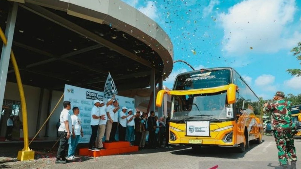 PTPN IV PalmCo memberangkatkan 1.020 pemudik gratis ke 10 kota di Indonesia melalui program Mudik Bersama BUMN 2025, melebihi target awal 900 pemudik.