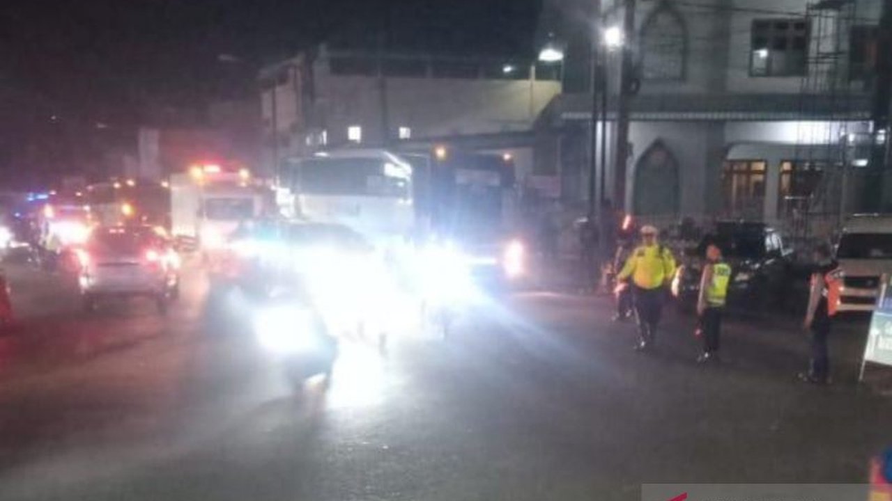 Kepolisian Resor Garut melaporkan peningkatan signifikan arus kendaraan di jalur Limbangan-Malangbong pada malam hari, sehingga personel diturunkan untuk menjaga kelancaran lalu lintas.