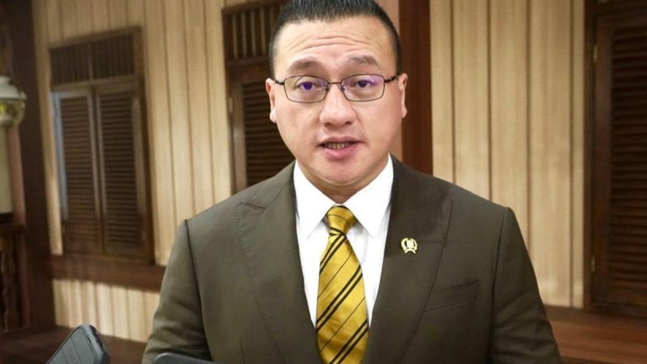 Anggota DPRD DKI Jakarta Hardiyanto Kenneth mendukung program mudik gratis Pemprov DKI, namun menyoroti perlunya perbaikan sistem pendaftaran online agar lebih transparan dan mencegah penyalahgunaan.