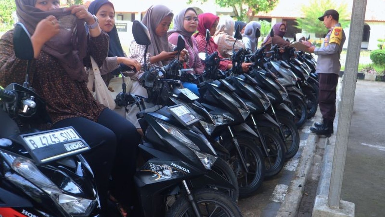 Polres Metro Bekasi memberikan layanan penitipan motor gratis bagi warga yang mudik Lebaran 2025 untuk meningkatkan keamanan dan kenyamanan perjalanan, sekaligus mengurangi angka kecelakaan.