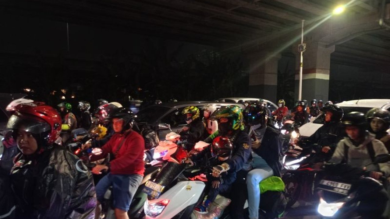 Polisi Jakarta Timur mengimbau pemudik sepeda motor yang membawa anak kecil untuk lebih sering beristirahat demi keselamatan perjalanan mudik Lebaran.