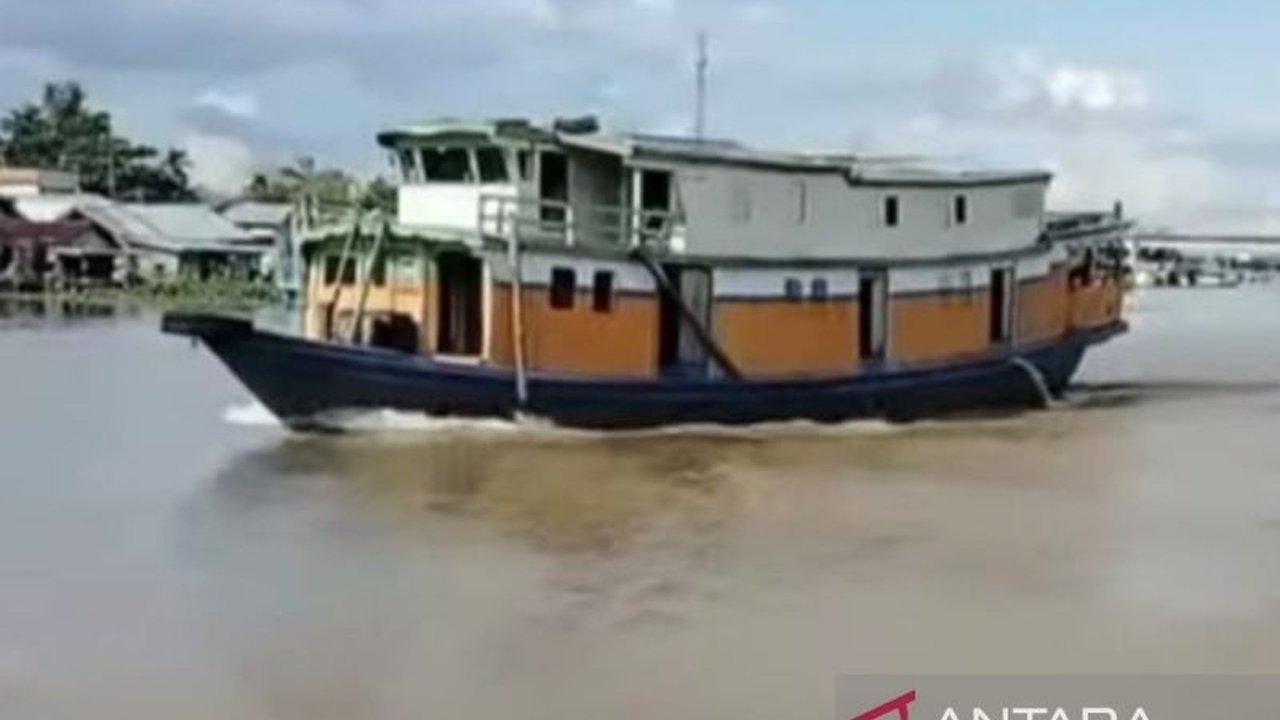 Dishub Banjarmasin tetap awasi jalur mudik sungai meski trennya menurun, fokus pengawasan pada keselamatan dan kelancaran transportasi sungai, terutama 'bus air' di Dermaga Banjar Raya.
