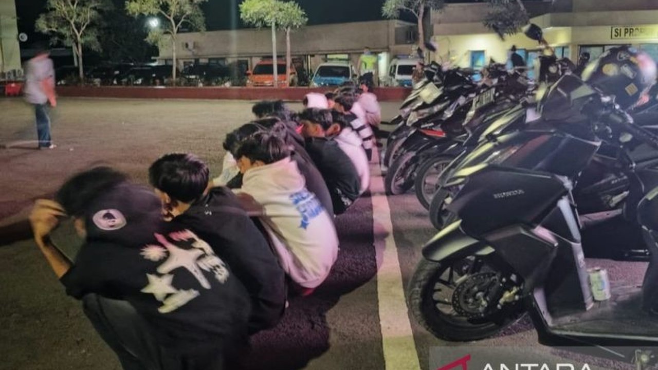 Polres Cianjur meningkatkan patroli malam untuk mencegah perang sarung dan tawuran selama bulan Ramadan, mengajak masyarakat untuk aktif melaporkan aktivitas mencurigakan.