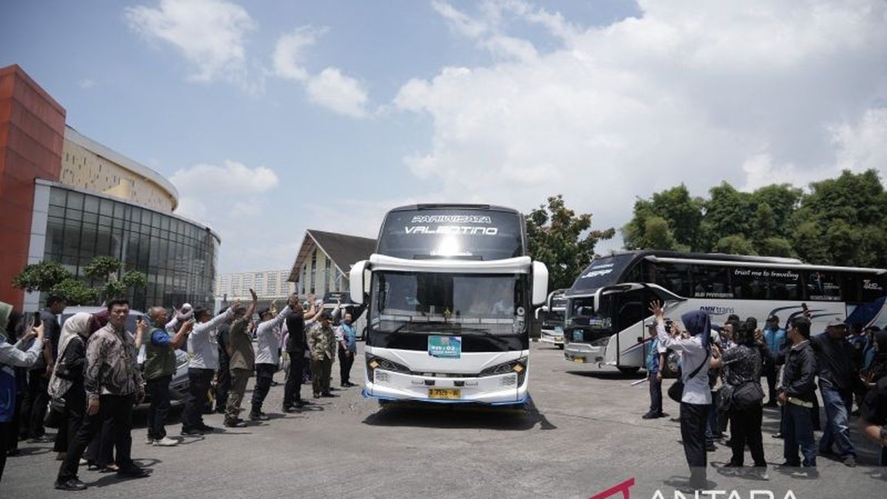 Pemkab Bandung menggelar program mudik gratis tahun 2025 dengan memberangkatkan 700 peserta menuju Solo dan Yogyakarta untuk mengurangi angka kecelakaan di jalan.