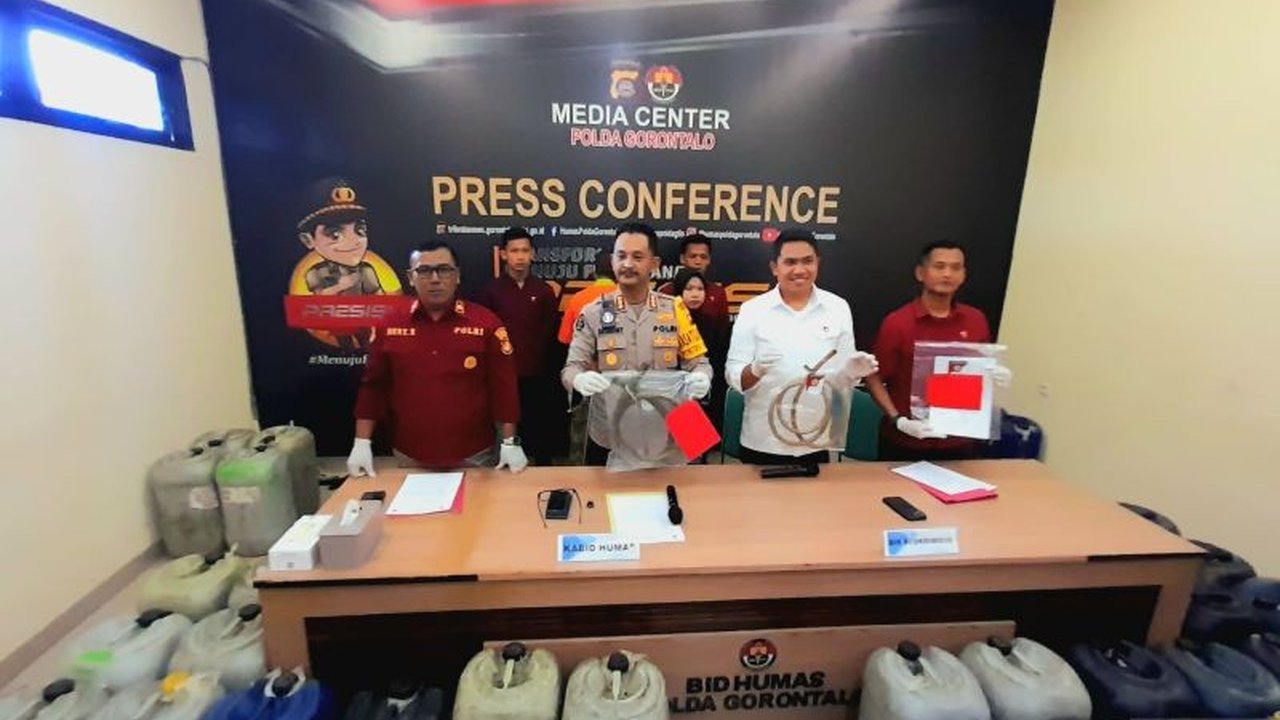 Ditreskrimsus Polda Gorontalo mengungkap kasus penyalahgunaan BBM bersubsidi di Gorontalo Utara, dengan tersangka UT yang menjual BBM di atas harga pasaran dan terancam hukuman 6 bulan penjara serta denda Rp60 miliar.