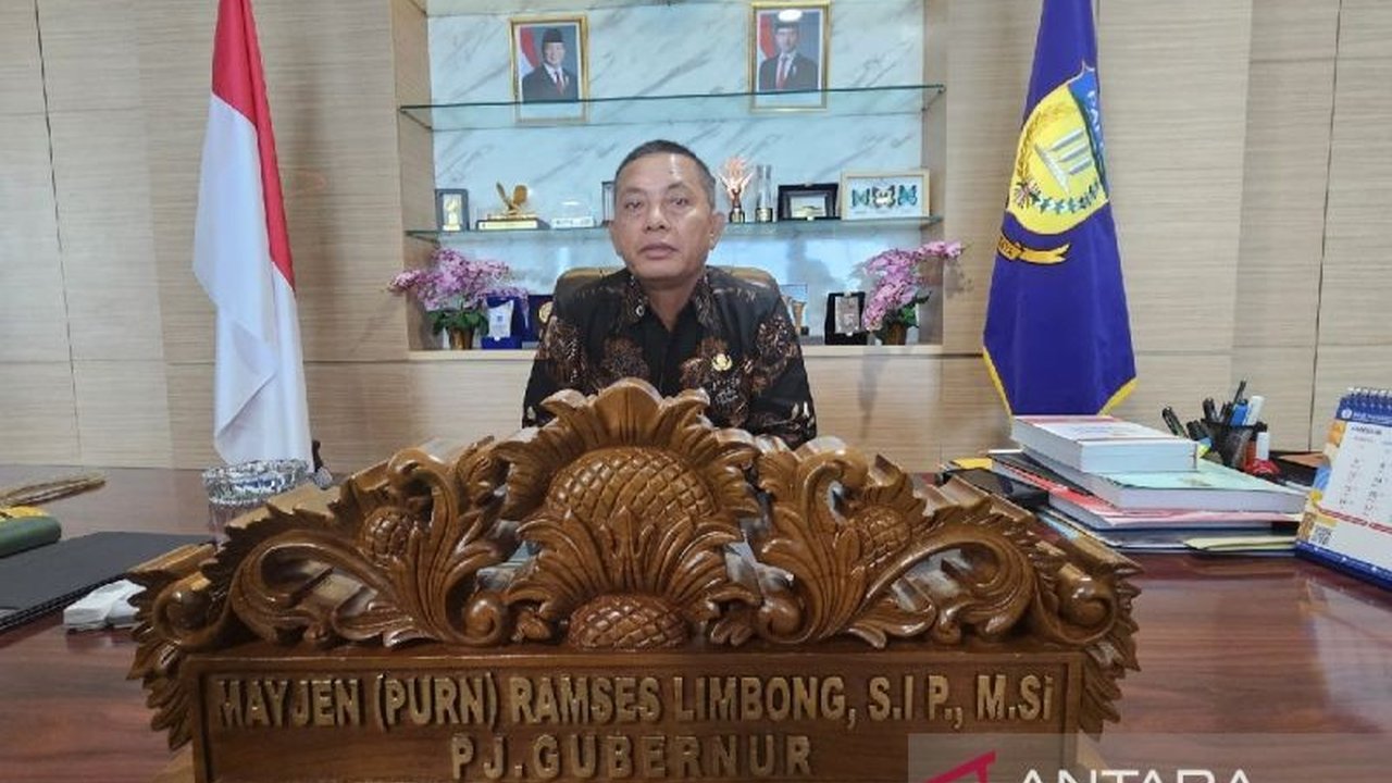 Penjabat Gubernur Papua, Ramses Limbong, mengambil langkah tegas untuk menertibkan tambang ilegal di berbagai wilayah Papua, memastikan pengelolaan sumber daya alam yang bijaksana demi pembangunan dan kesejahteraan masyarakat.