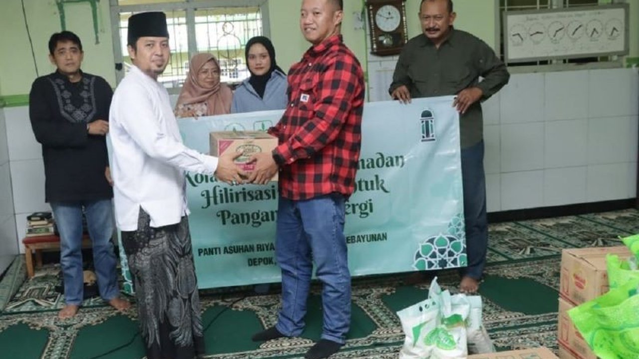 Tiga asosiasi hilir sawit bekerja sama dengan Forwatan membagikan produk turunan sawit kepada panti asuhan dan pesantren di Jabodetabek, sekaligus menangkal berita hoaks yang merugikan industri sawit.