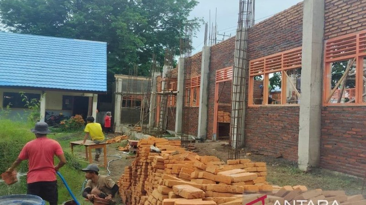 DPRD NTB soroti keterlambatan proyek fisik DAK di Dikbud NTB tahun 2024 yang dinilai merugikan dunia pendidikan dan berpotensi korupsi, mendesak aparat penegak hukum untuk turun tangan.