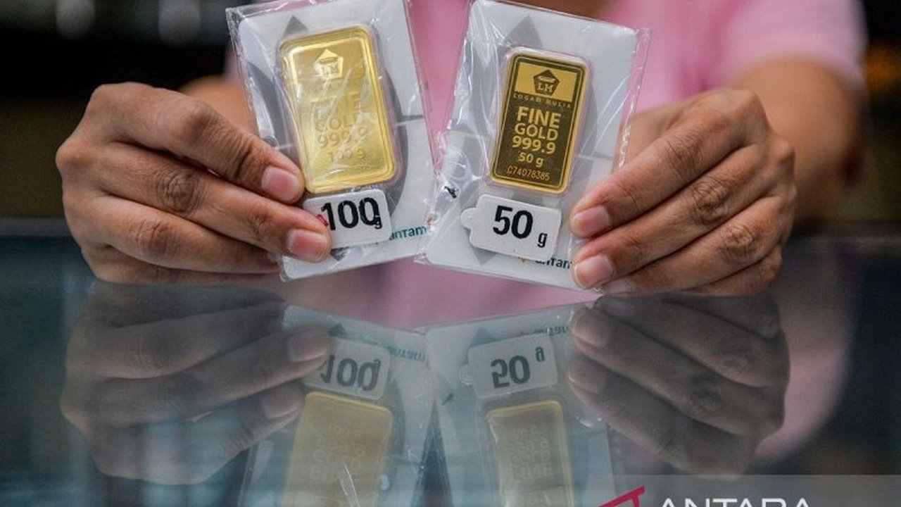 Harga emas Antam mengalami kenaikan signifikan pada H-3 Lebaran, mencapai Rp1.792.000 per gram, dengan harga buyback juga meningkat.