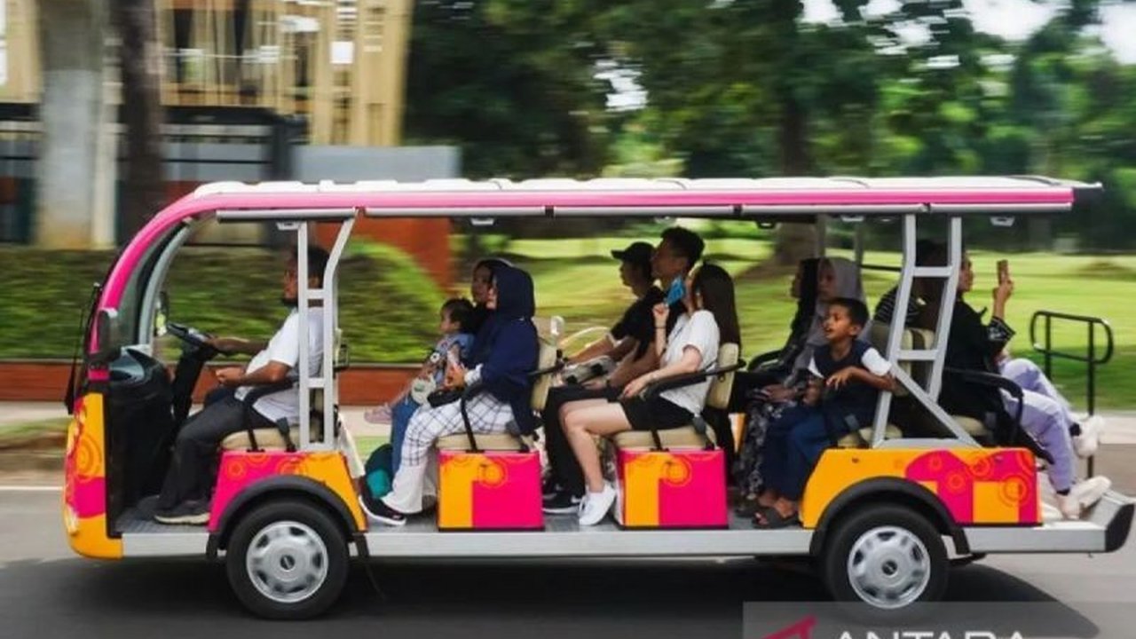 Taman Mini Indonesia Indah (TMII) memasang target 120 ribu pengunjung selama libur Lebaran 2025 dengan berbagai acara menarik untuk menarik minat wisatawan.