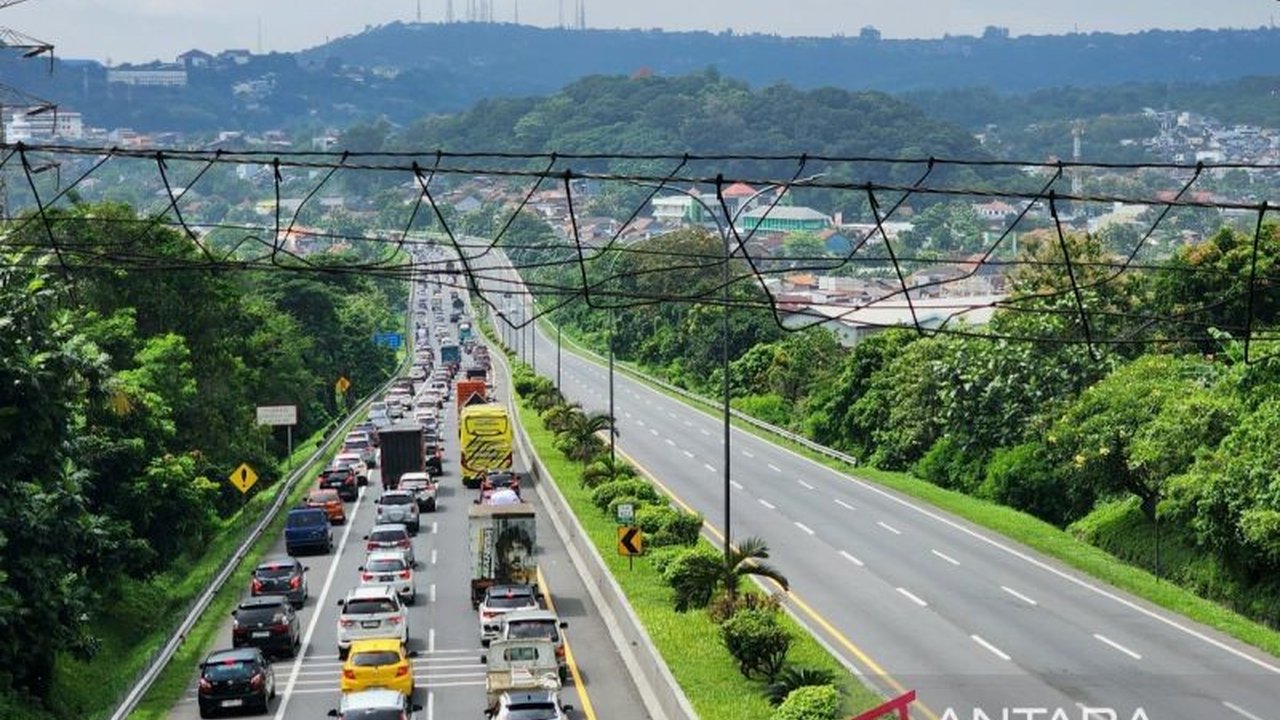 One Way System Diterapkan di Tol Kalikangkung-Bawen untuk Urai Kemacetan Mudik Lebaran