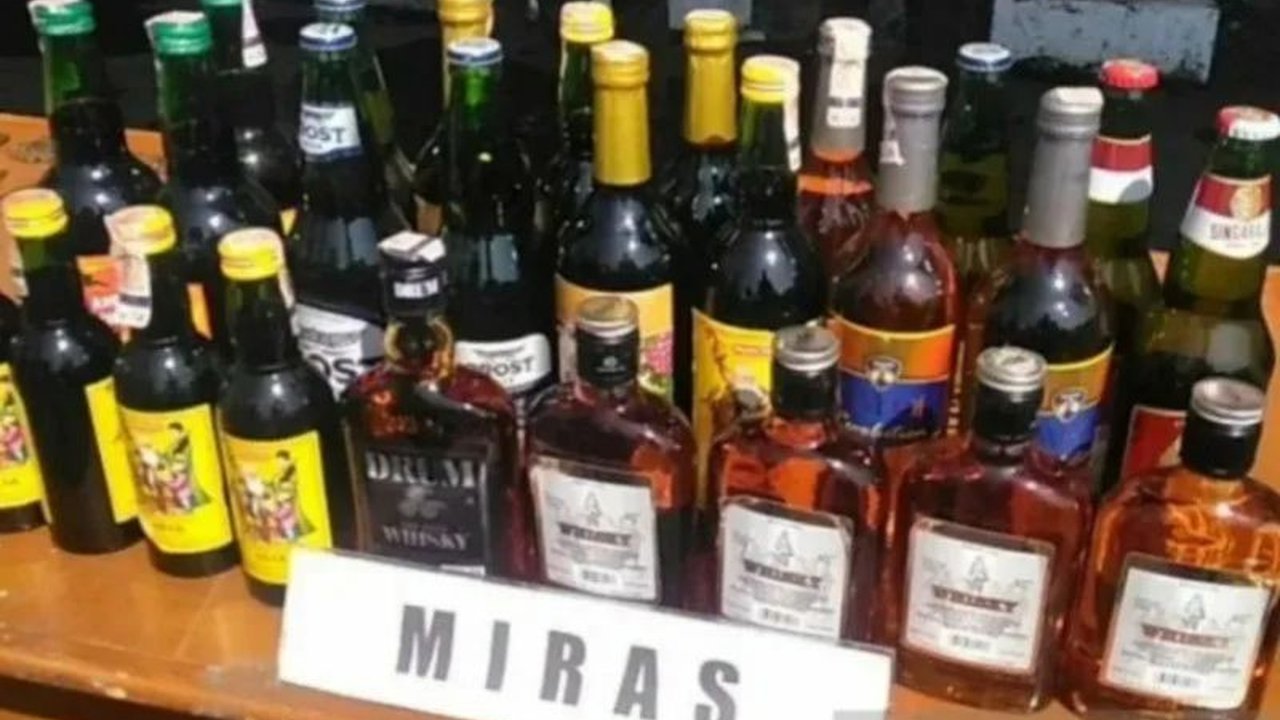 Polresta Yogyakarta dan Satpol PP menyita 914 botol miras dalam razia jelang Lebaran 2025 untuk mencegah gangguan keamanan dan ketertiban masyarakat.