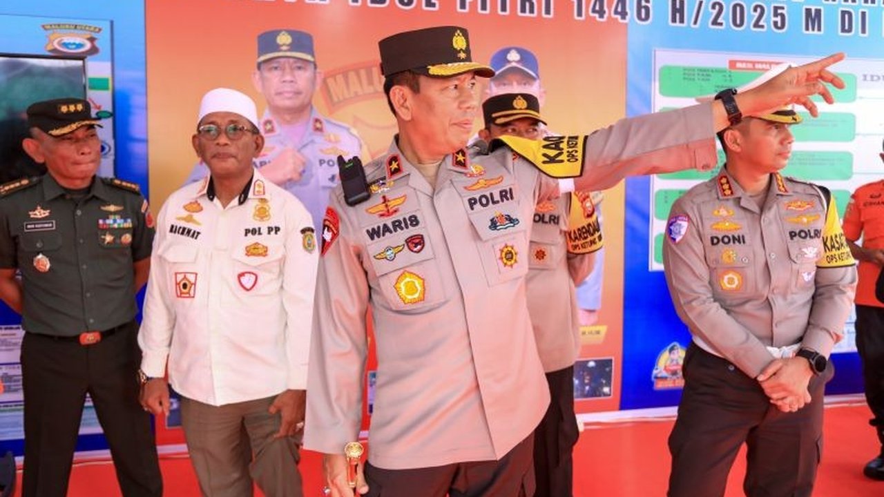 Kapolda Maluku Utara meninjau kesiapan personel dan memberikan bantuan sembako di sejumlah pos pengamanan Operasi Ketupat Kie Raha 2025 menjelang Lebaran.