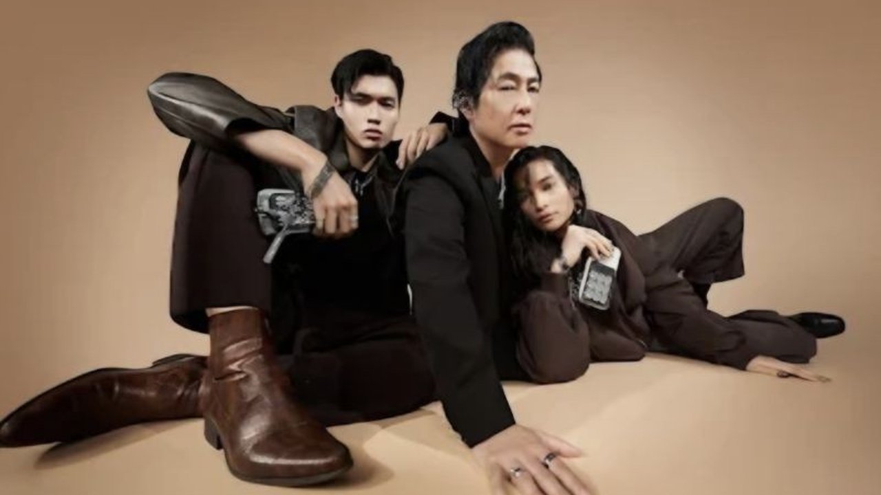 Digimap berkolaborasi dengan desainer Sebastian Gunawan untuk peluncuran iPhone 16 dan 16 Pro di Indonesia, menghadirkan merchandise eksklusif yang memadukan teknologi dan fesyen.