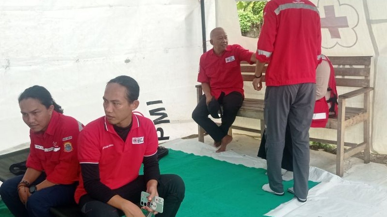Palang Merah Indonesia (PMI) Kabupaten Lebak mendirikan empat pos siaga Lebaran 2025 untuk membantu pemudik dengan 24 relawan yang dilengkapi peralatan medis dan evakuasi.