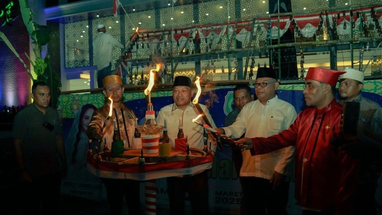 Festival Ela-Ela di Sofifi, Maluku Utara, sukses digelar, menampilkan pawai obor dan perlombaan, melestarikan tradisi lokal dan nilai keagamaan dalam suasana Ramadan.