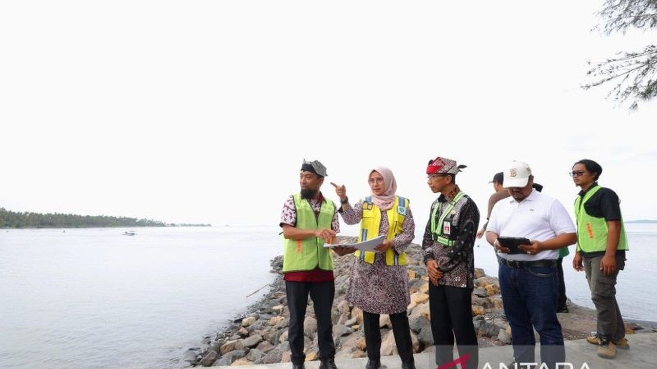 Bupati Banyuwangi, Ipuk Fiestiandani, perintahkan seluruh OPD untuk memfasilitasi pemudik dan wisatawan selama periode Lebaran, termasuk memastikan kesiapan destinasi wisata dan layanan dokumen kependudukan.