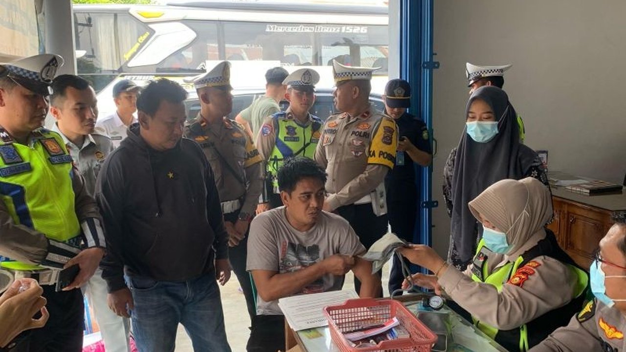 Polres OKU melakukan pemeriksaan kesehatan terhadap 119 personel yang terlibat dalam Operasi Ketupat Musi 2025 untuk memastikan kondisi prima dalam mengamankan arus mudik Lebaran.