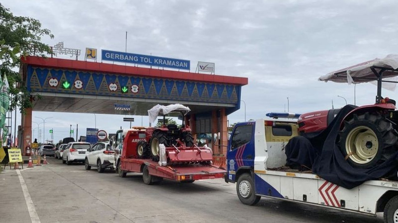 Gerbang Tol Kramasan Padati Pemudik H-3 Lebaran 2025