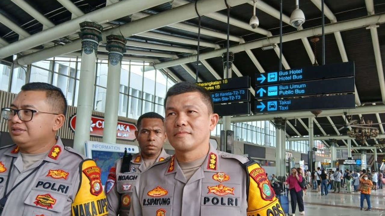 Kapolres Bandara Soetta memastikan ketersediaan 7.500 slot parkir aman di puncak arus mudik Lebaran 2025,  Polri juga menyediakan layanan penitipan kendaraan dan menambah personel keamanan.