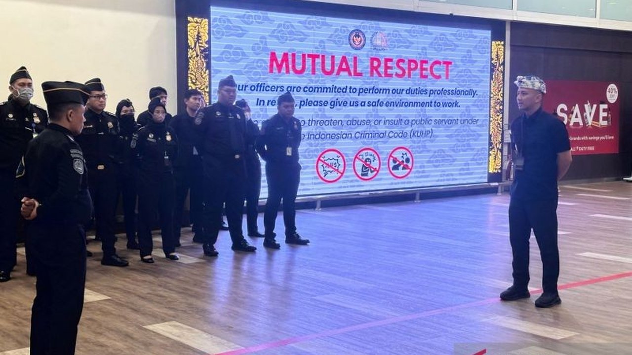 Kantor Imigrasi Ngurah Rai menyiapkan 15 personel selama Nyepi untuk menangani penerbangan darurat di Bandara I Gusti Ngurah Rai yang ditutup selama 24 jam.