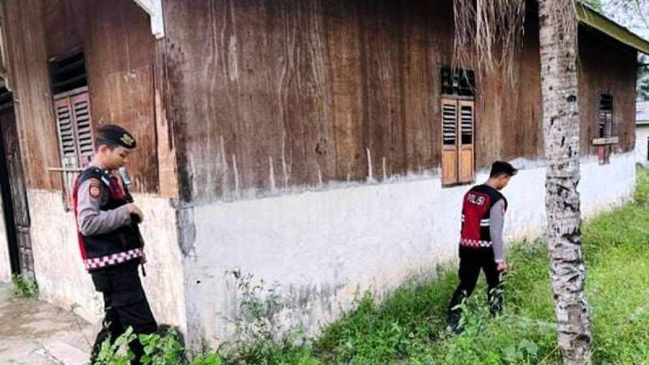 Kepolisian Resort Aceh Timur meningkatkan patroli di pemukiman penduduk untuk mencegah kejahatan selama periode mudik Lebaran 2025.