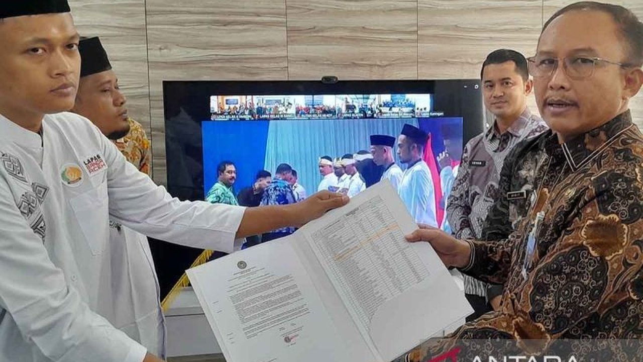 Sebanyak 411 warga binaan Lapas Kelas IIA Banda Aceh menerima remisi Idul Fitri 1446 H, satu di antaranya langsung bebas setelah mendapatkan pengurangan masa hukuman.