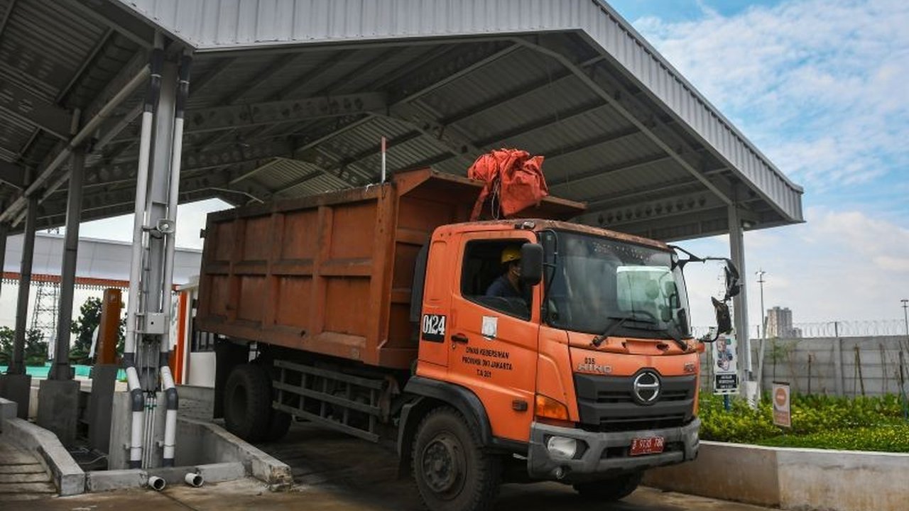 Dinas LH DKI Jakarta memastikan bau sampah yang mengganggu warga Jakarta Garden City (JGC) berasal dari tumpukan sampah di AEON Mal JGC, bukan dari fasilitas RDF Rorotan.