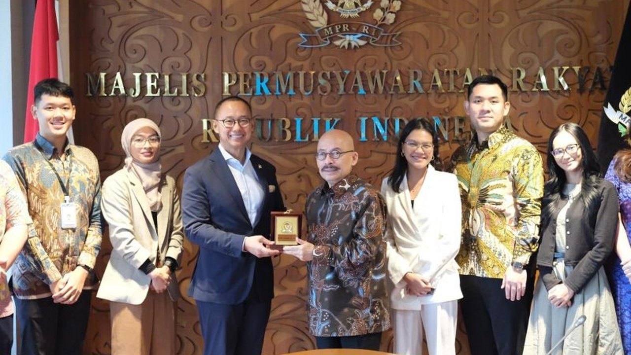 Wakil Ketua MPR RI, Eddy Soeparno, berkomitmen mengkaji usulan penerapan konstitusi pro lingkungan hidup untuk memastikan lingkungan yang sehat bagi masyarakat Indonesia.