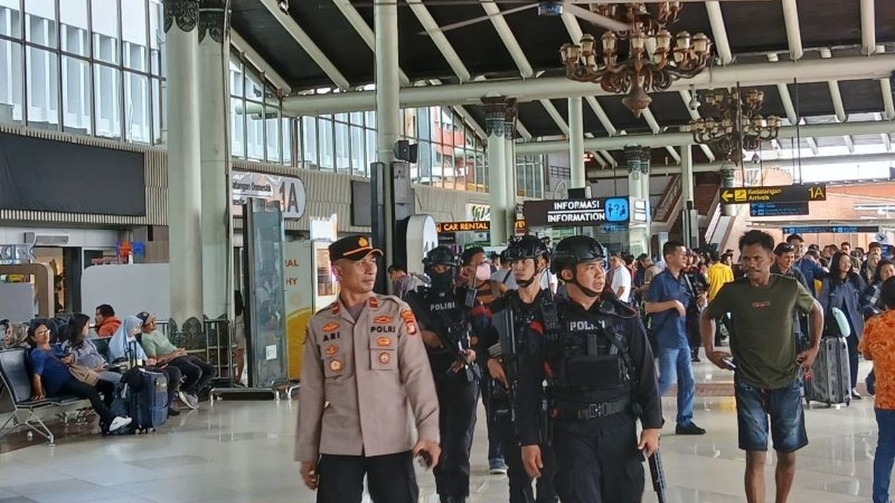 Polresta Bandara Soetta meningkatkan pengamanan arus mudik Lebaran 2025 dengan mengerahkan 325 personel, didukung 350 CCTV dan Tim Unit K9, guna memastikan kelancaran dan keamanan perjalanan penumpang.