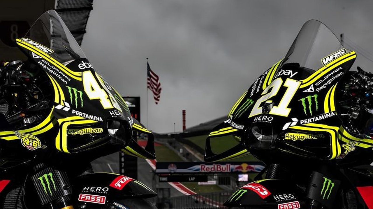 Tim Pertamina Enduro VR46 Racing Team tampil dengan livery spesial bertemakan National Football League (NFL) di GP Amerika Serikat, memadukan semangat balap motor dengan ikon budaya Amerika.