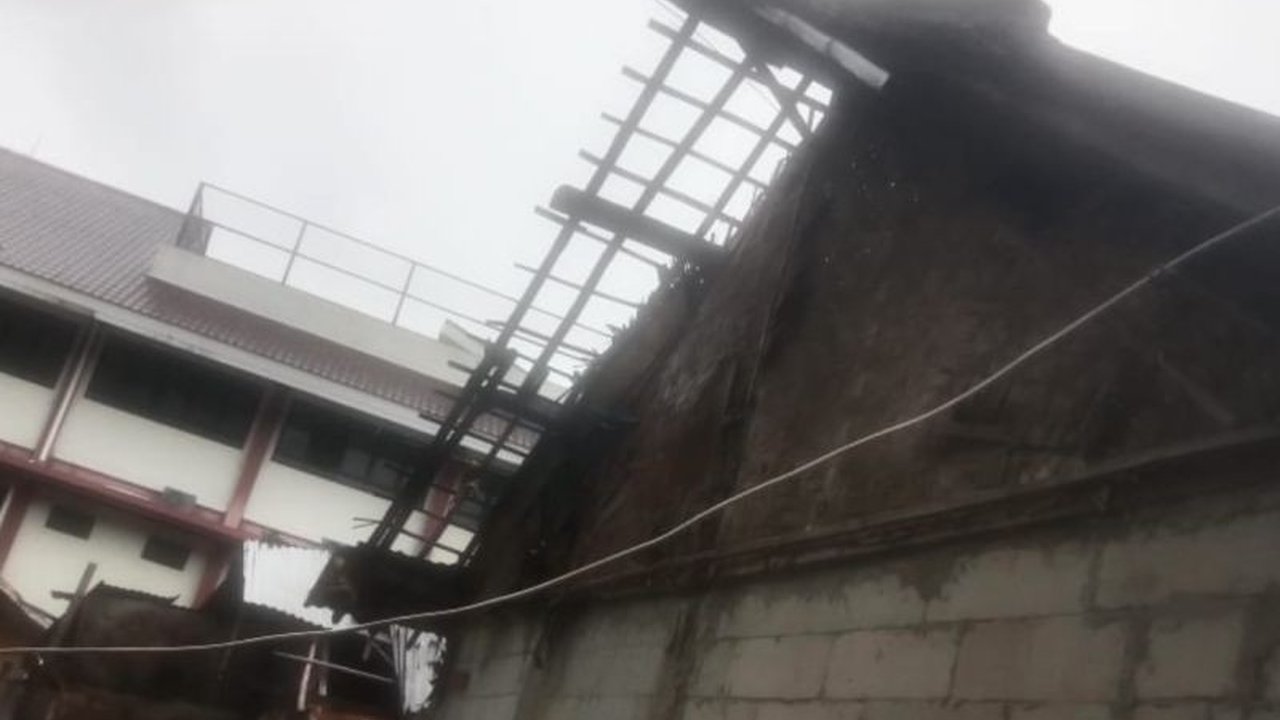 Puting Beliung Rusak 10 Rumah di Kepulauan Seribu