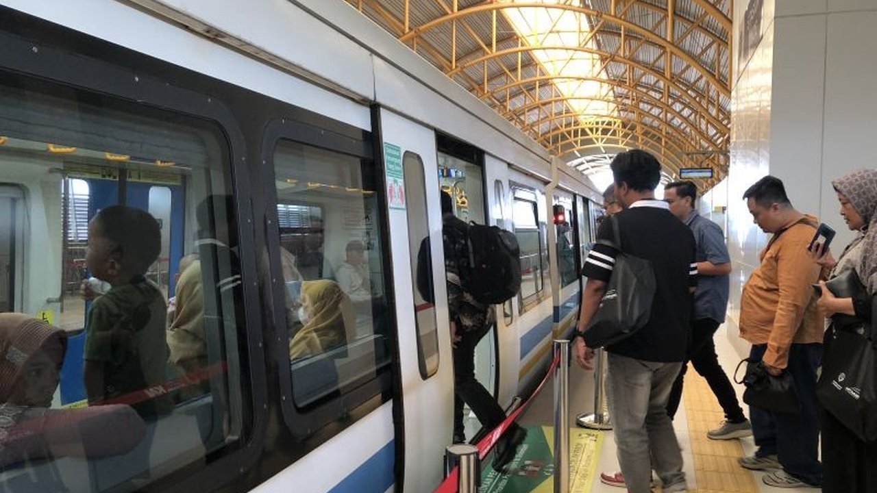 Antisipasi lonjakan penumpang, LRT Sumatera Selatan menambah 8 perjalanan setiap harinya selama libur Lebaran 2025, dari 1 hingga 4 April mendatang.