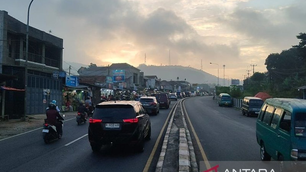 Jalur Nagreg dipadati pemudik pada H-3 Lebaran 2025, peningkatan arus kendaraan signifikan menuju Garut dan Tasikmalaya, puncak arus mudik diperkirakan terjadi hari ini.