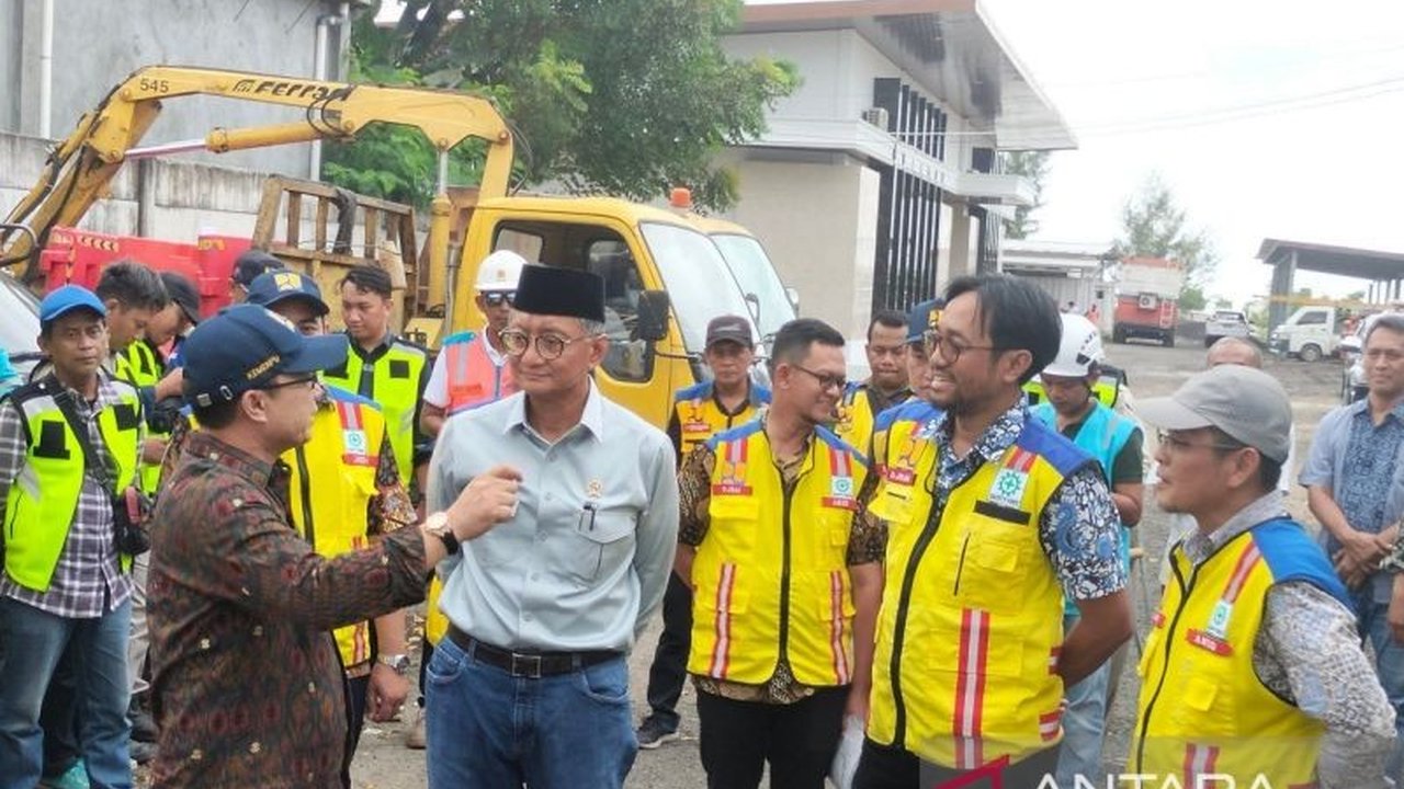 Jelang Lebaran 2025, Menteri PU memastikan seluruh posko mudik Kementerian PU telah dilengkapi alat berat dan alat tambal jalan cepat untuk mengatasi kerusakan jalan dan mendukung kelancaran arus mudik.
