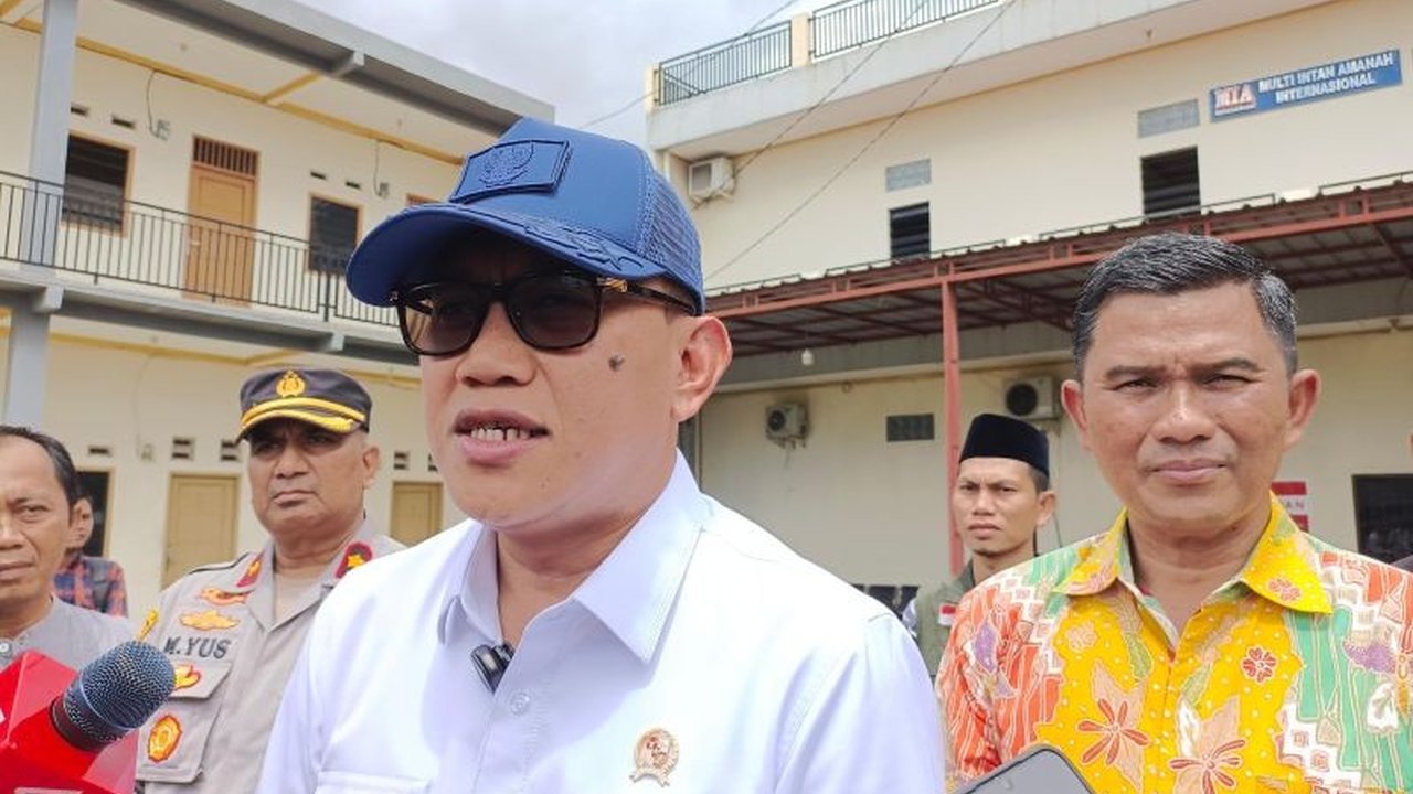 Menaker Karding tegas melarang WNI bekerja di Kamboja, Thailand, dan Myanmar karena tingginya risiko perdagangan orang (TPPO) dan status ilegal pekerja migran Indonesia di negara-negara tersebut.