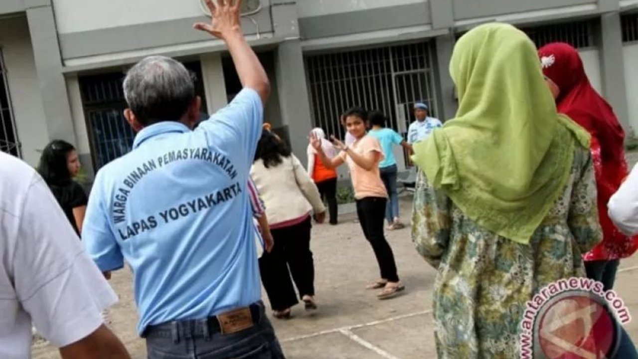 Sebanyak 415 warga binaan Lapas Kelas IIA Wirogunan, Yogyakarta menerima remisi khusus Hari Raya Nyepi dan Idul Fitri 1446 H/Lebaran 2025, dengan rincian pengurangan masa tahanan bervariasi.