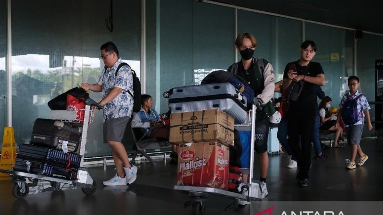 Bandara Supadio, Pontianak, meningkatkan pengamanan arus mudik Lebaran 2025 dengan Pos Terpadu melibatkan berbagai instansi untuk memastikan keamanan dan kelancaran perjalanan pemudik.