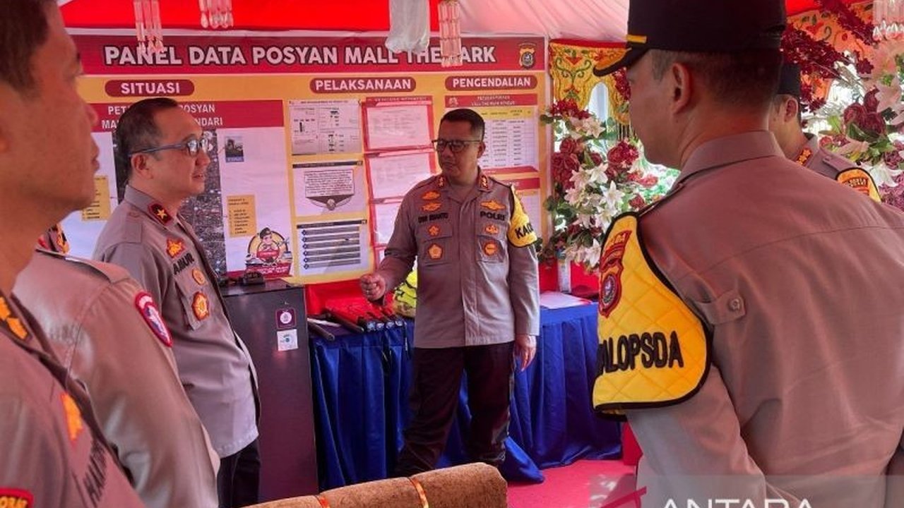 Kapolda Sultra Irjen Pol Dwi Iriyanto mengecek kesiapan pengamanan Lebaran 2025 di Pos Pam Mal The Park Kendari, dengan fokus penindakan tegas terhadap parkir liar yang mengganggu arus lalu lintas.