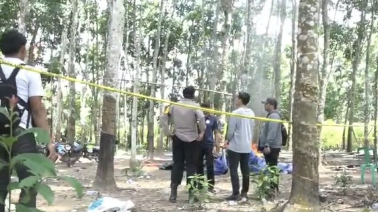 Polda Lampung resmi melimpahkan berkas perkara penembakan tiga polisi di lokasi judi sabung ayam di Waykanan ke Denpom II/3 Lampung untuk diproses lebih lanjut.