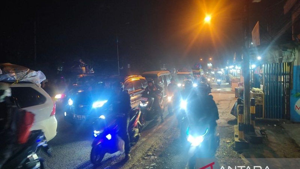 Jalur Nagreg, penghubung Bandung-Garut-Tasikmalaya, menerapkan skema buka tutup untuk mengantisipasi puncak arus mudik Lebaran 2025 yang diperkirakan terjadi pada 29-30 Maret.