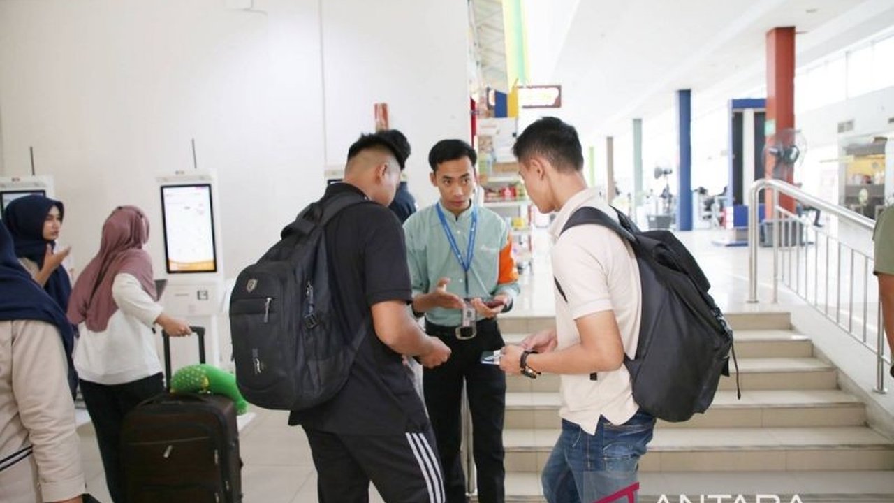 H-3 Lebaran 2025, PT KAI Divre I Sumut telah menjual 110.021 tiket kereta api jarak jauh, atau sekitar 63 persen dari total tiket yang tersedia, dan memperkenalkan layanan Face Recognition Boarding Gate untuk kenyamanan penumpang.