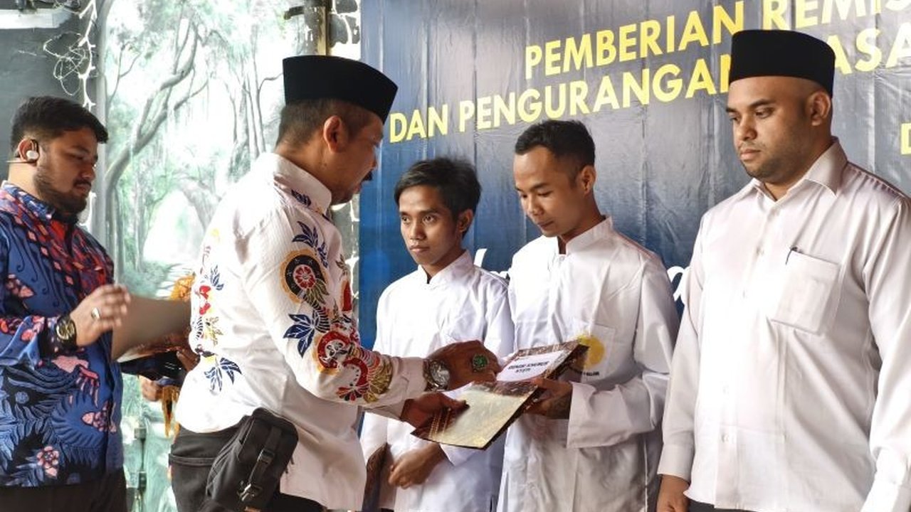Sebanyak 1.750 warga binaan di Lapas Kelas I Malang menerima remisi Hari Besar Keagamaan Nasional (HBKN) Nyepi dan Lebaran 2025, sebagai bentuk penghargaan atas perilaku baik selama menjalani masa hukuman.