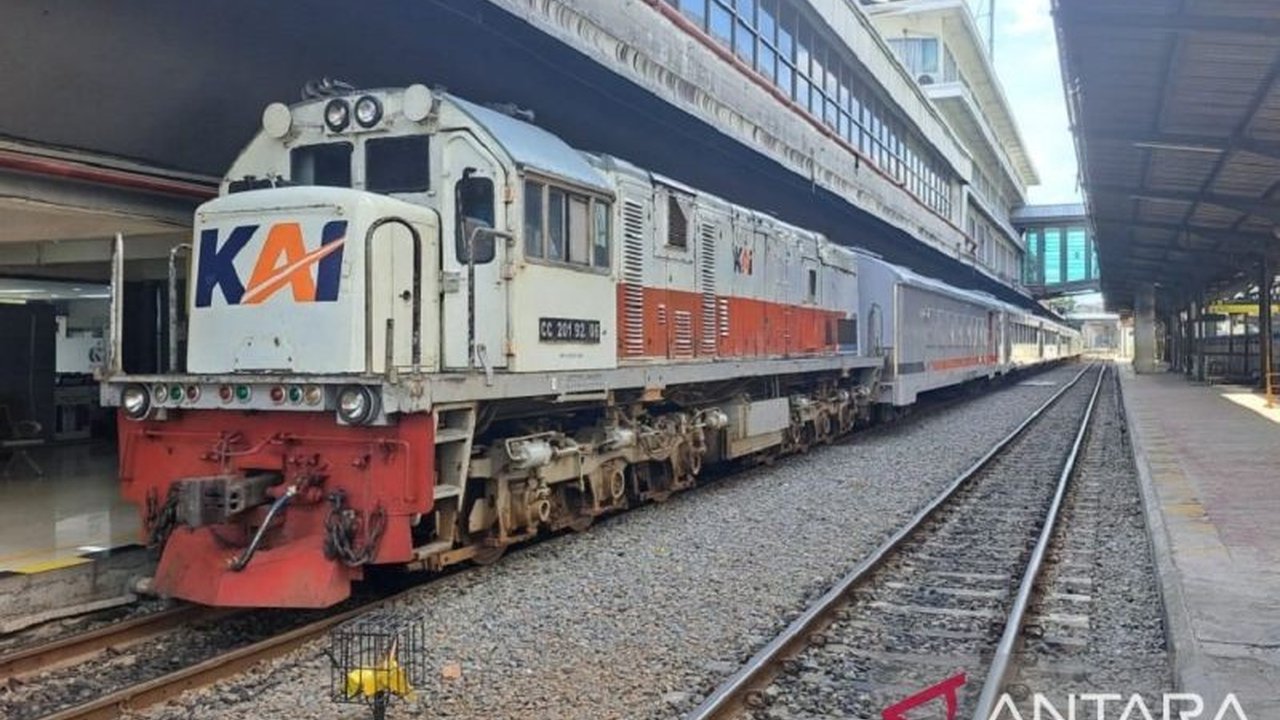 PT KAI Divre I Sumut mencatat lonjakan penumpang kereta api selama periode mudik Lebaran 2025, dengan Stasiun Medan menjadi stasiun tersibuk.