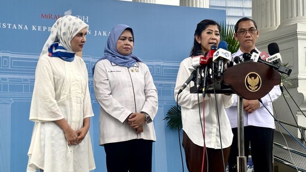 Menteri Kominfo, Meutya Hafid, menjelaskan Peraturan Pemerintah (PP) tentang Tata Kelola Penyelenggaraan Sistem Elektronik dalam Perlindungan Anak (PP Tunas) memberikan sanksi kepada platform digital, bukan orang tua dan anak.
